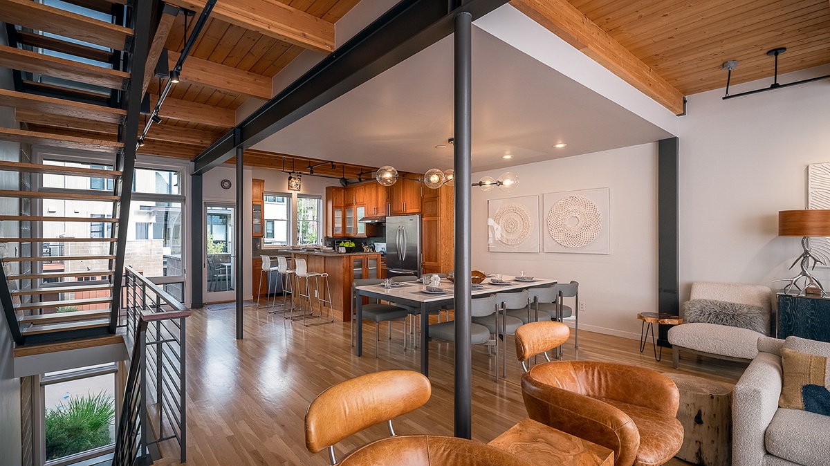 Dining Area, Main Level - Dining area beside kitchen