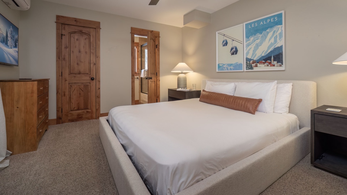 Bedroom 6, Main Level - King bed