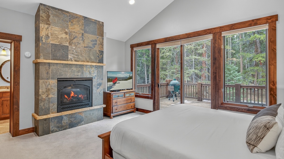 Bedroom 1, Main Level - Primary king suite