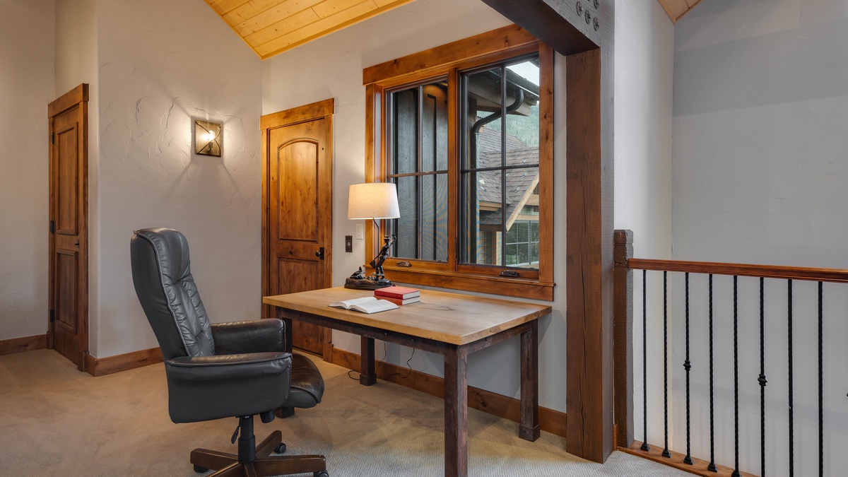 Office nook in upper loft