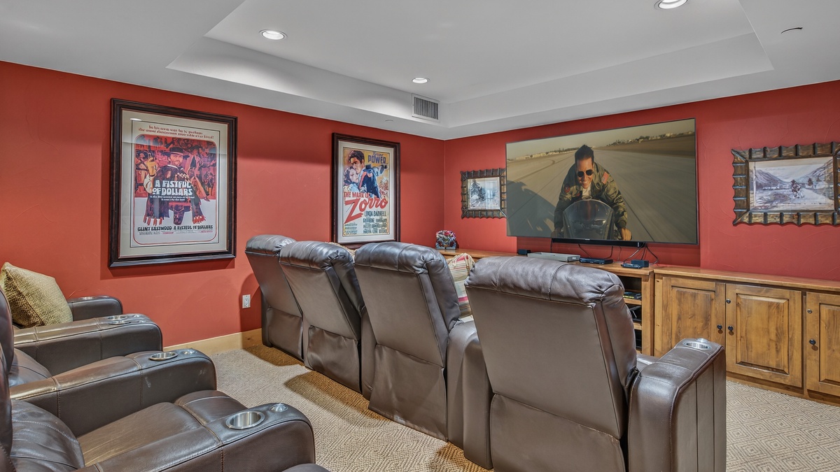 Villa Montane: Community Media Room