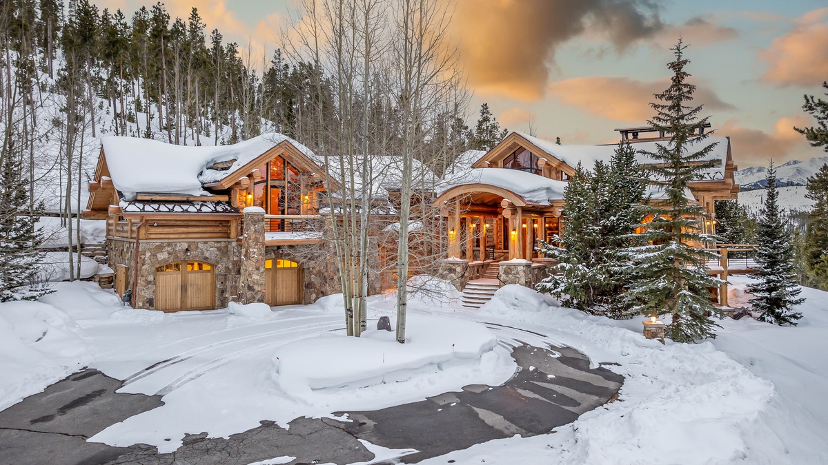 Front entrance to Point View Place