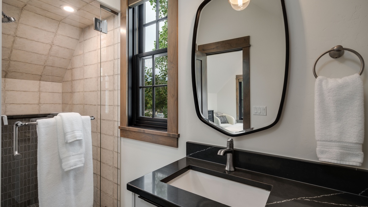 Bedroom 2, Upper Level - Queen ensuite on upper level