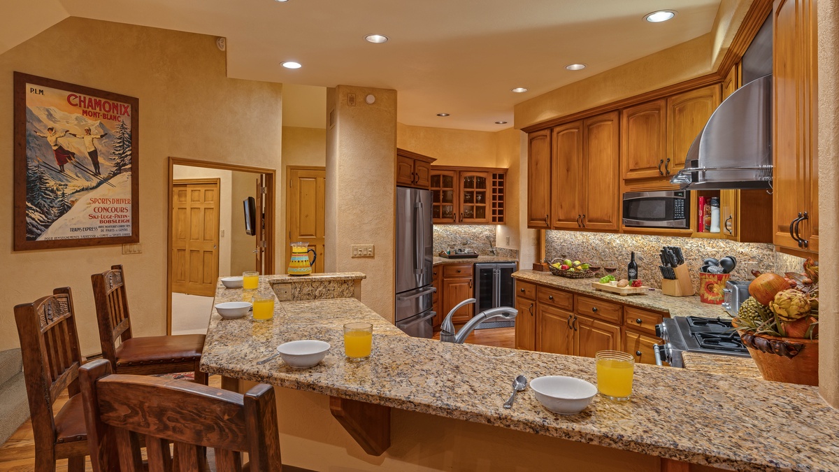 Kitchen with breakfast bar seating