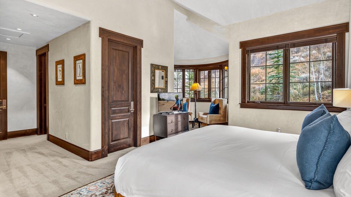 Bedroom 2, Upper Level - King suite w reading nook upper level