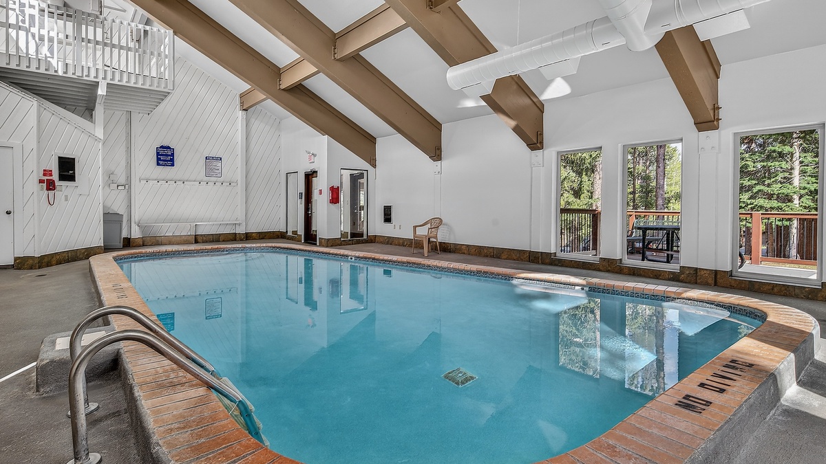 Exterior - Community pool