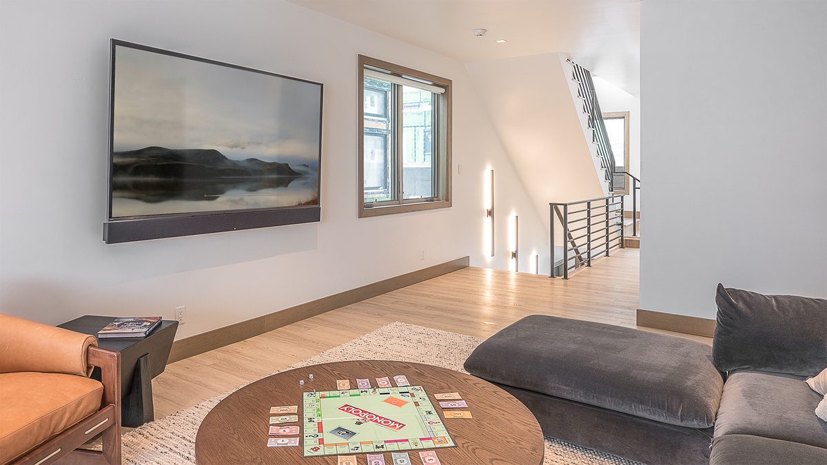 Media Space, Mid-Level - Riverlight Lodge entertainment room