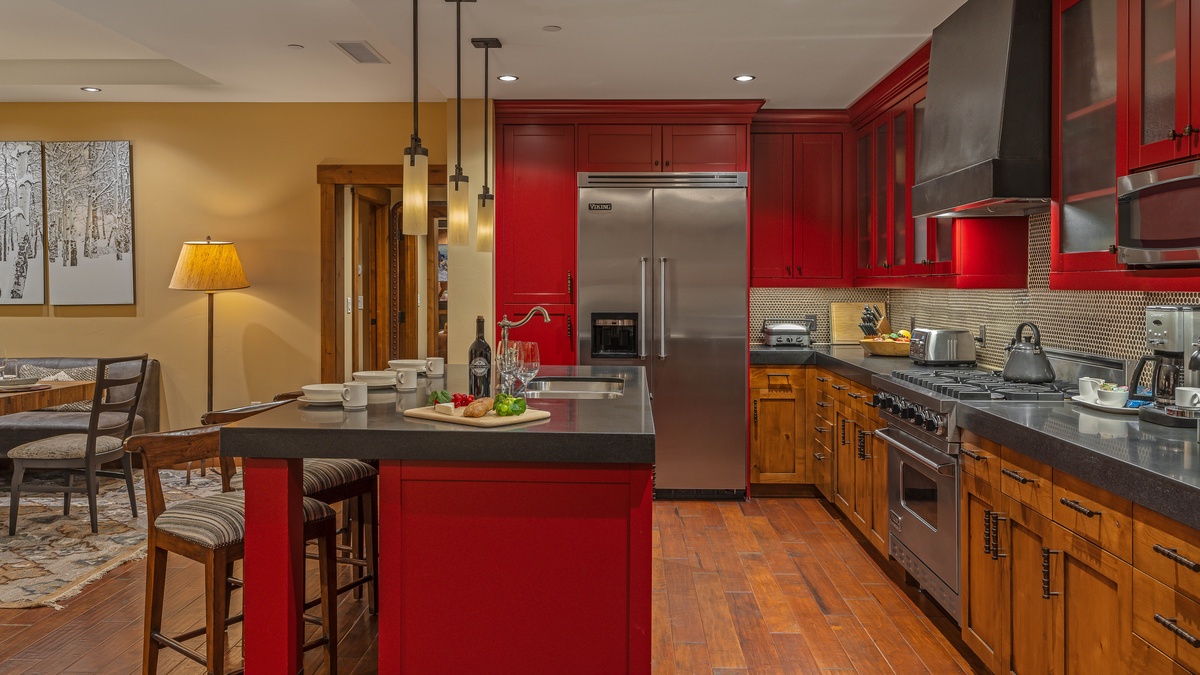 Kitchen, Main Level - Large island