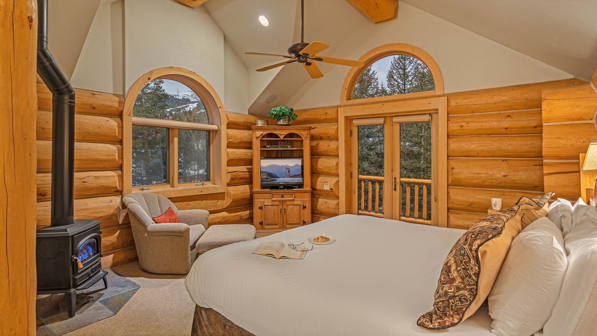 Bedroom 1, Upper Level - Primary king suite on upper level