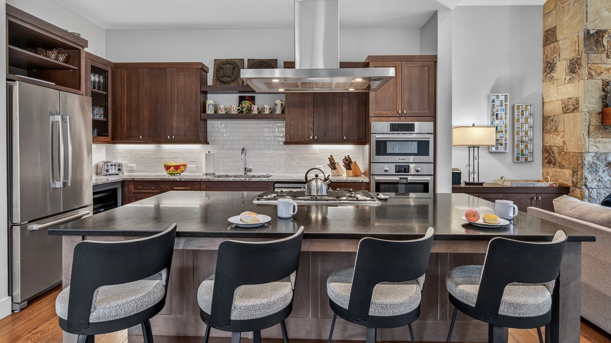 Kitchen, Main Level - Bar seating at kitchen island