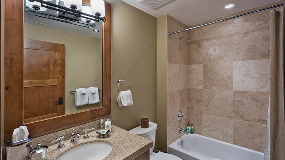 Shared Bathroom, Main Level - Hall bathroom adjacent to Bedroom 4