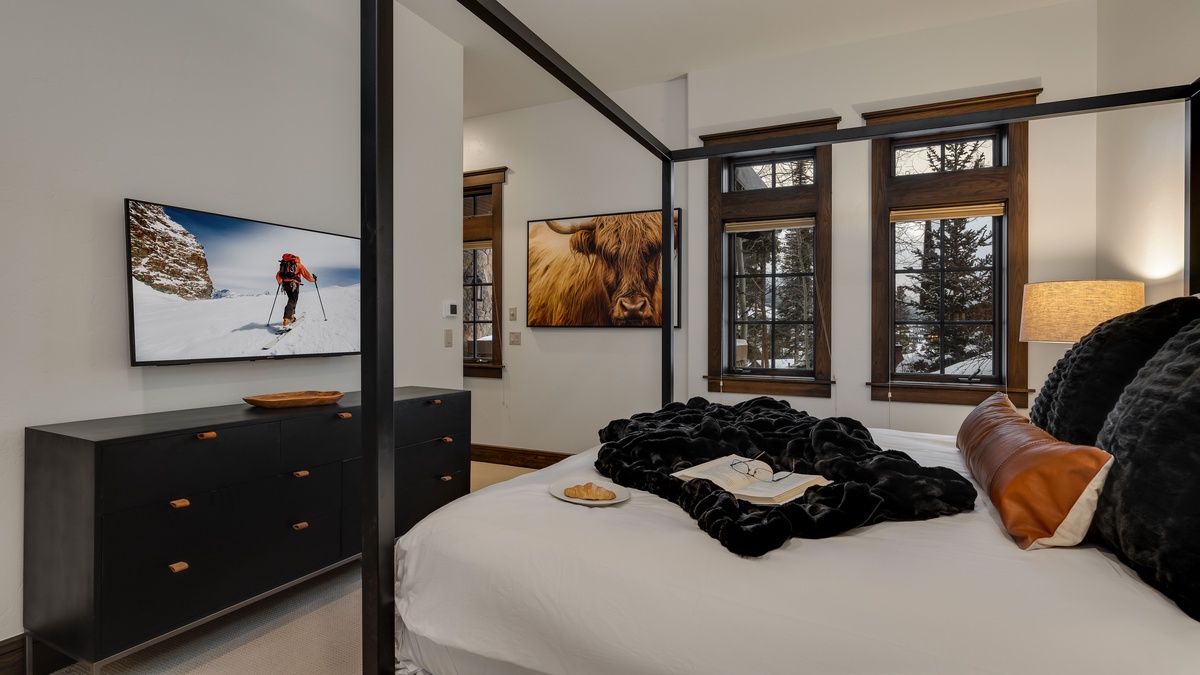 Bedroom 2, Main Level - Main level king suite