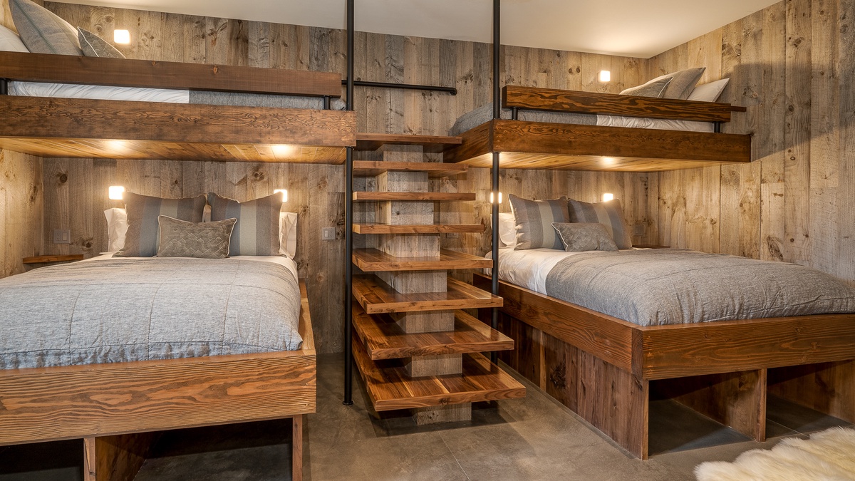 Bedroom 8, Lower Level - Bunk room 2 sleeps 4-6 with ensuite on lower level