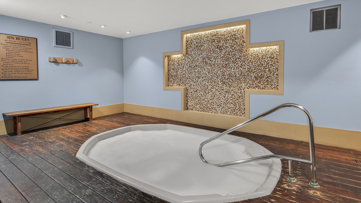 Highlands Slopeside Community Amenity: Indoor hot tub