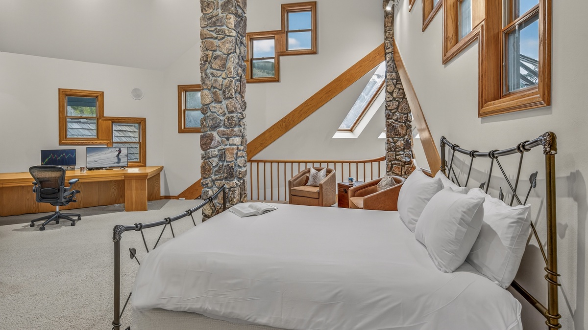 Loft, Upper Level - Queen bed