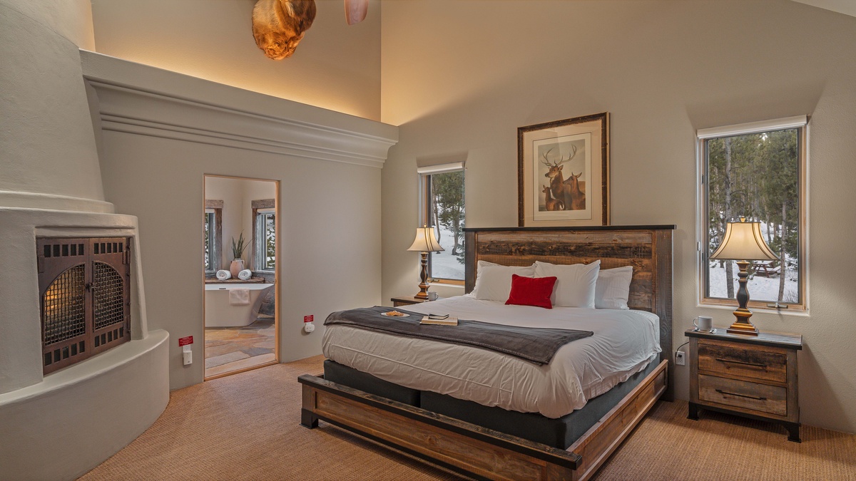 Bedroom 1, Upper Level - Primary King