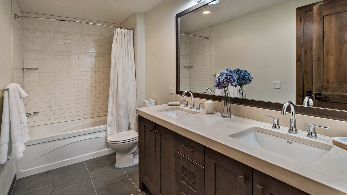 Bunk bedroom ensuite