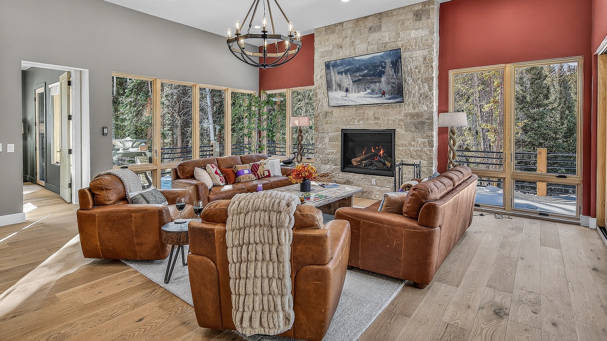 Great Room, Main Level - Fireplace and spacious seating area, perfect for groups