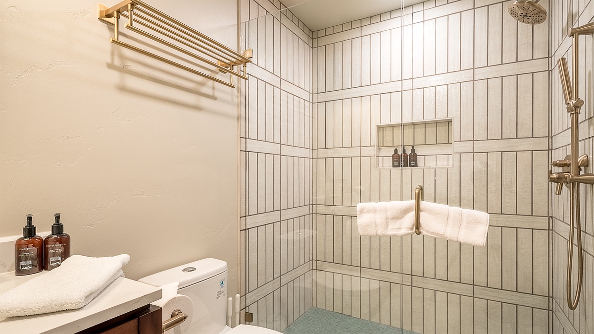 Bedroom 4, Lower Level - Ensuite with walk-in shower