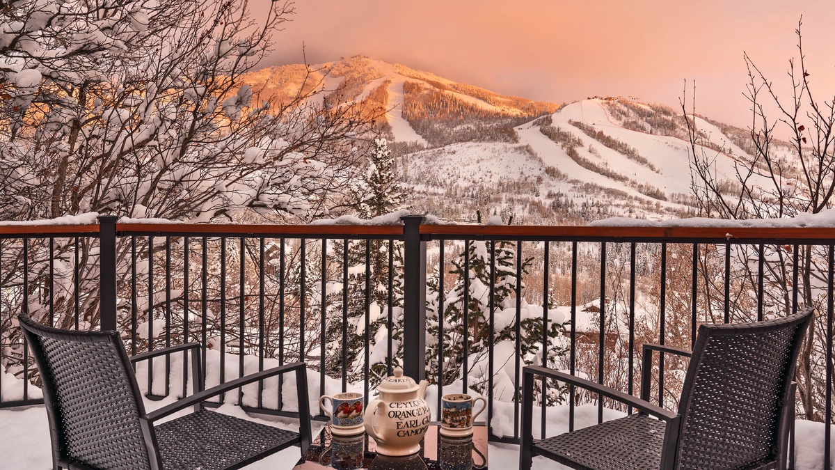 Glacier Lodge East - beautiful deck views