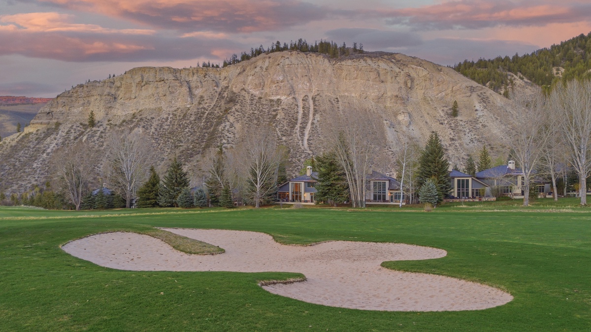 Exterior - Golf course views