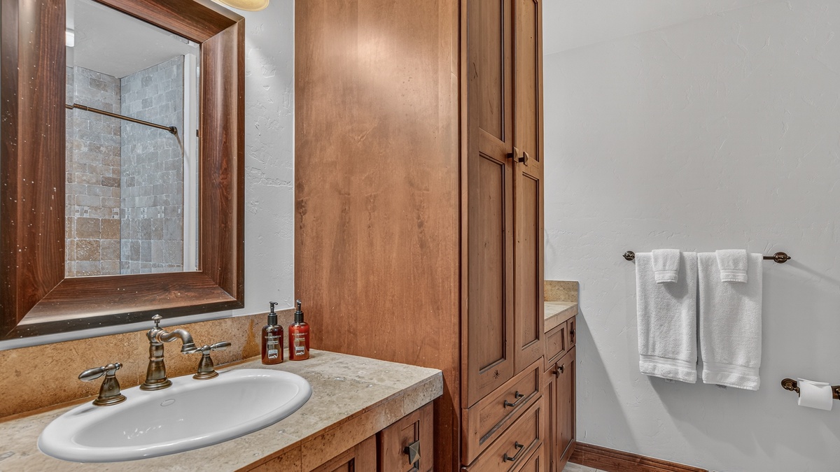 Bedroom 3, Upper Level - King ensuite