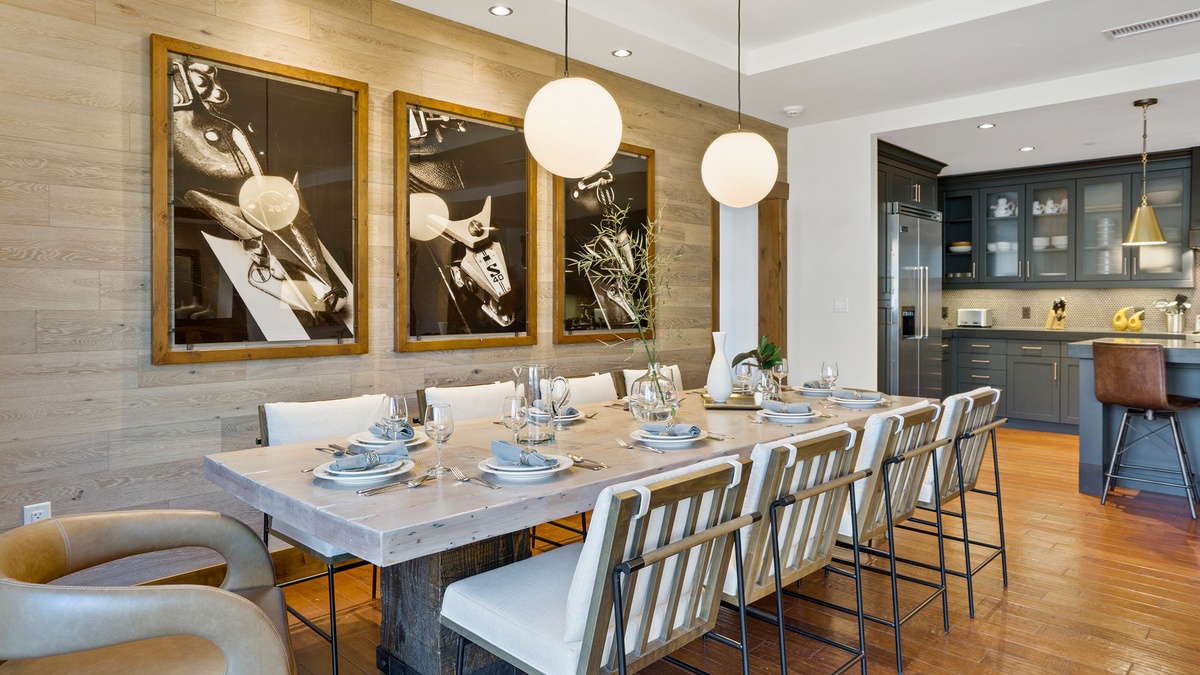 Dining Area, Main Level - Dining table