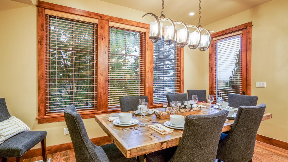 Dining Area, Main Level - Spacious dining table seating 6