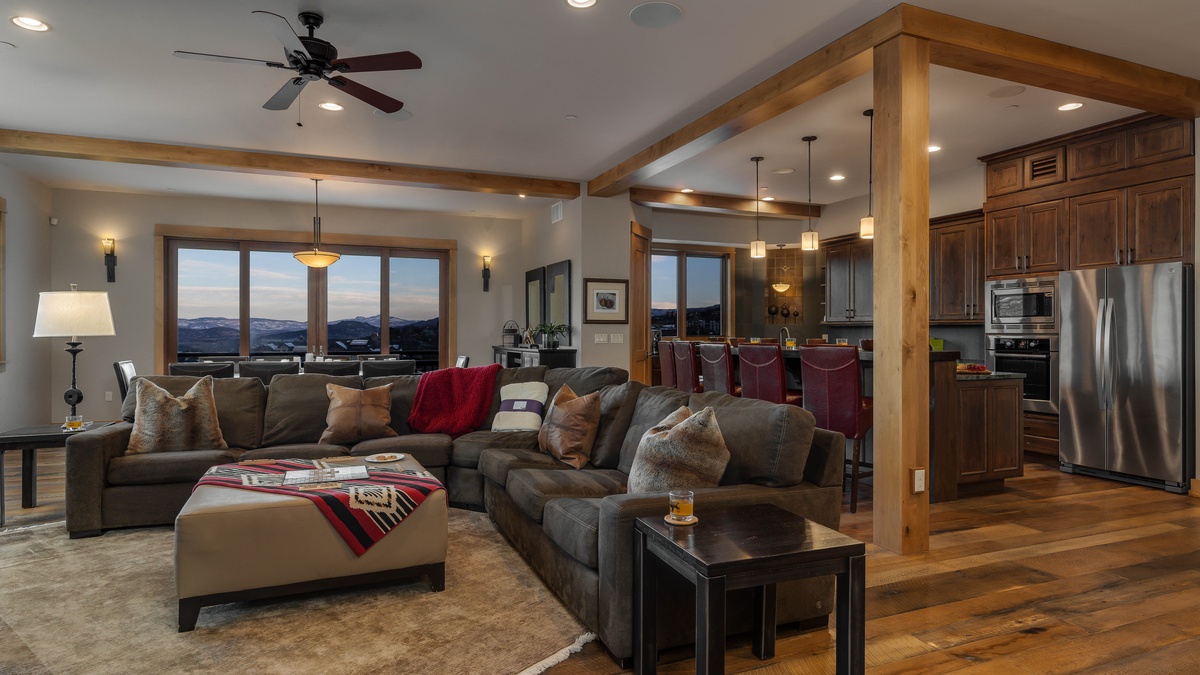 Great Room, Mid-level, North