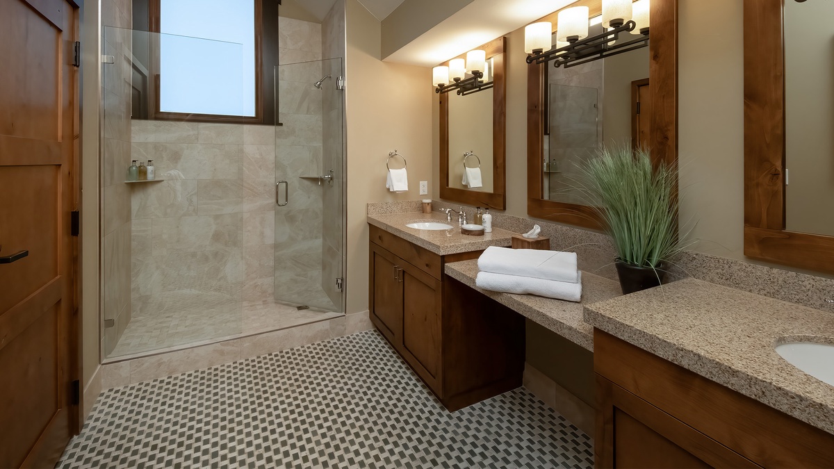 Bedroom 4, Main Level - Ensuite