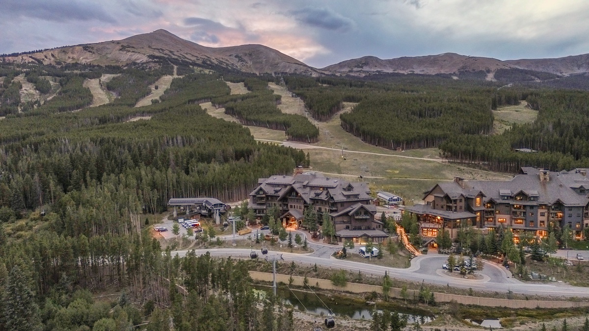 Crystal Peak Lodge: Aerial View