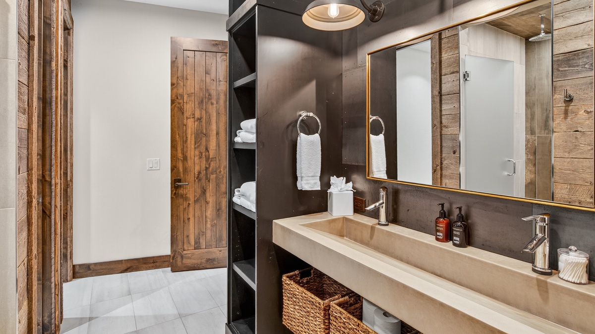 Bedroom 5, Mid-Level - Bathroom for large bunkroom, double bathroom with two toilets and two showers