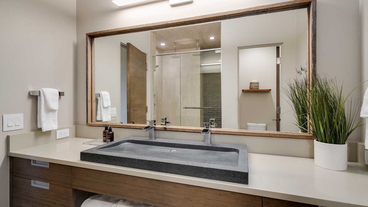 Bedroom 4, Lower Level - King ensuite on lower level