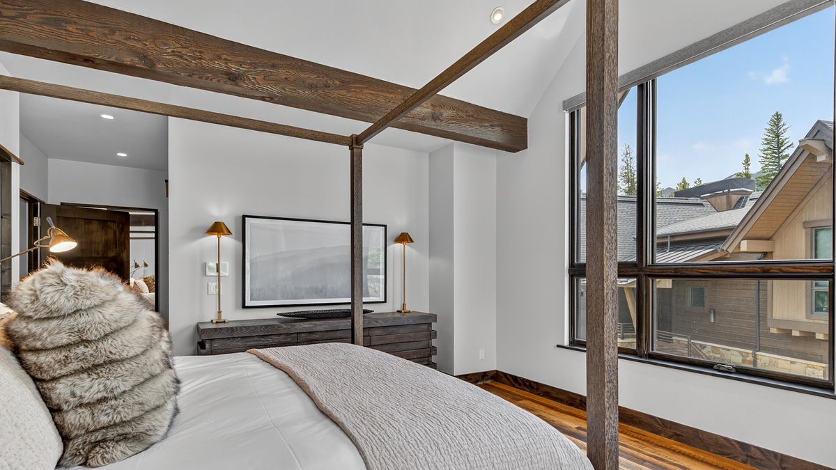 Bedroom 1, Upper Level - Primary suite