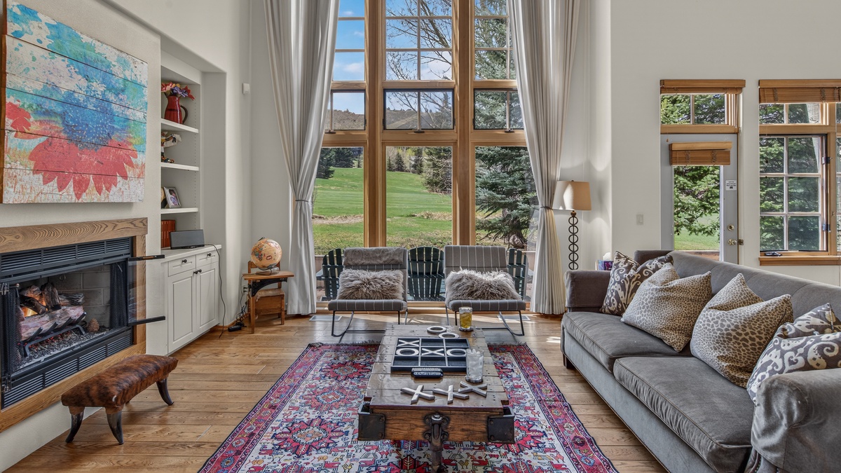 Great Room, Main Level - Seating area with views
