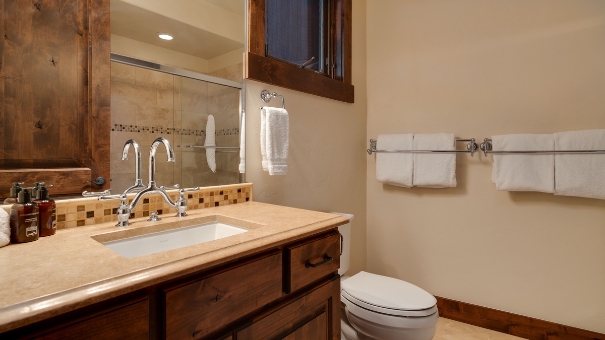 Bedroom 3, Lower Level - King ensuite