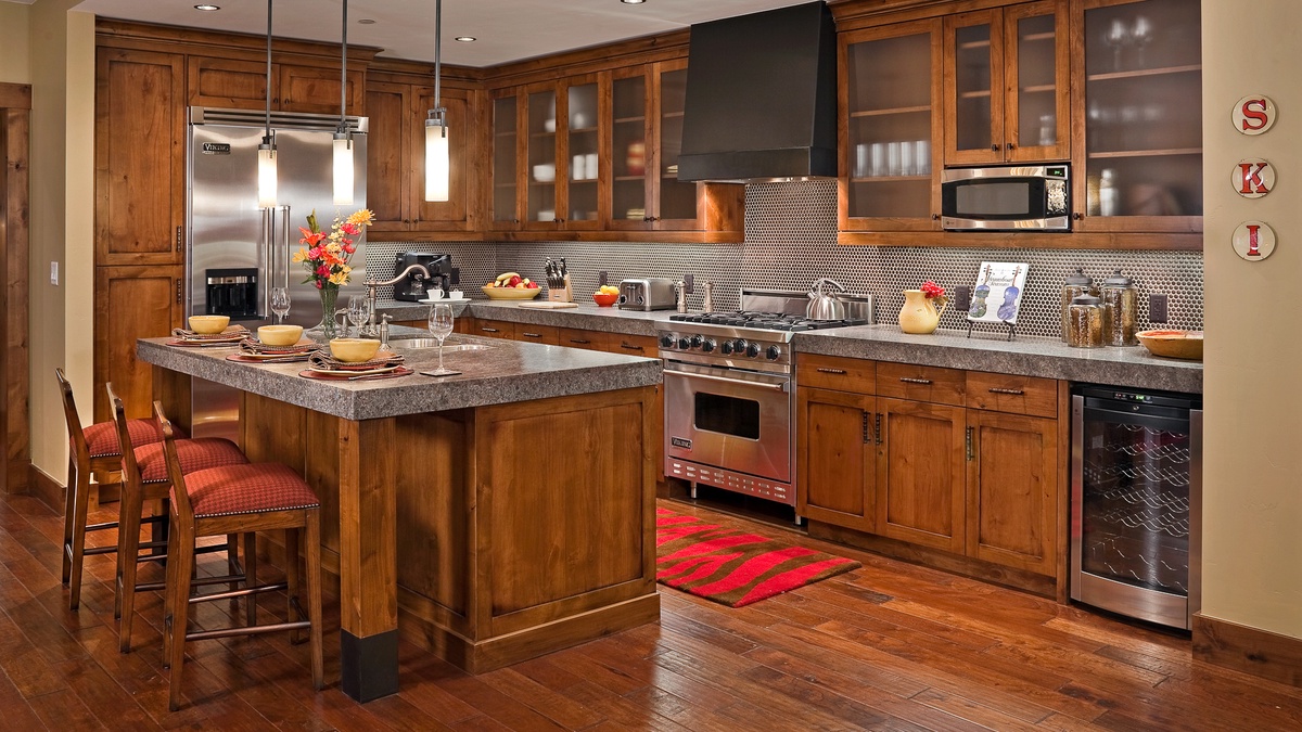 Kitchen, Main Level - With granite countertops and island seating