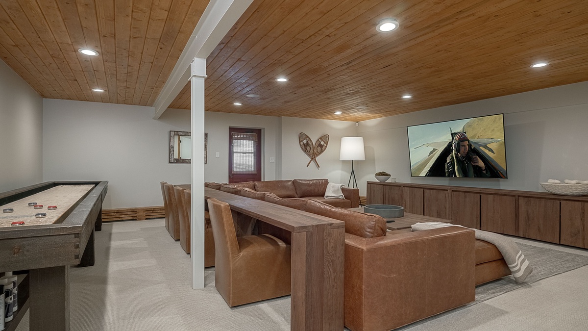 Entertainment room with shuffle board