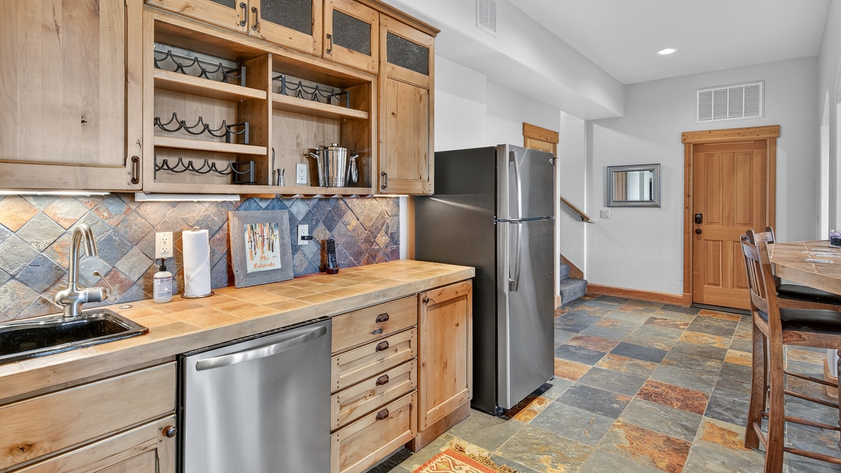 Wet Bar, Lower Level