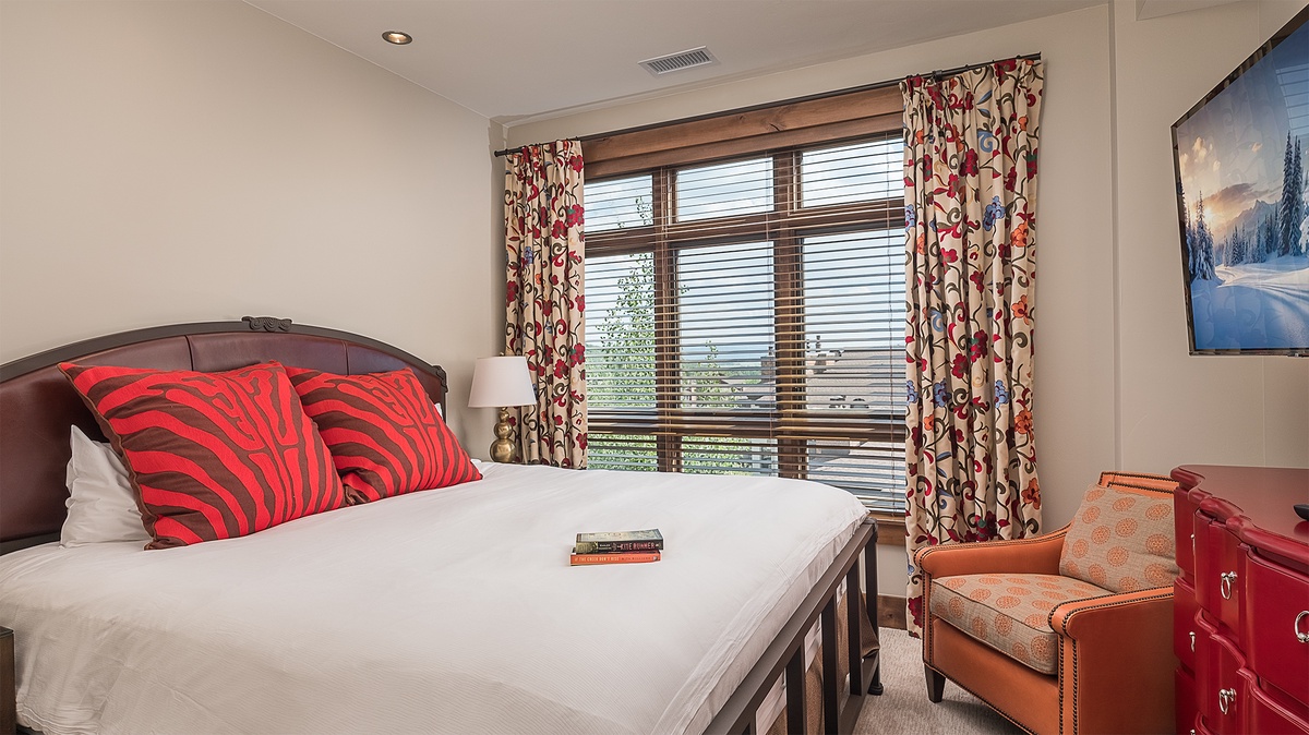 Bedroom 3, Main Level - King suite