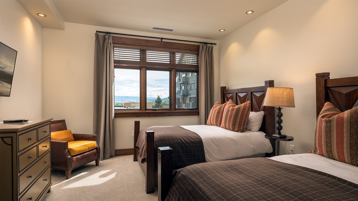 Bedroom 4, Main Level - Two full beds