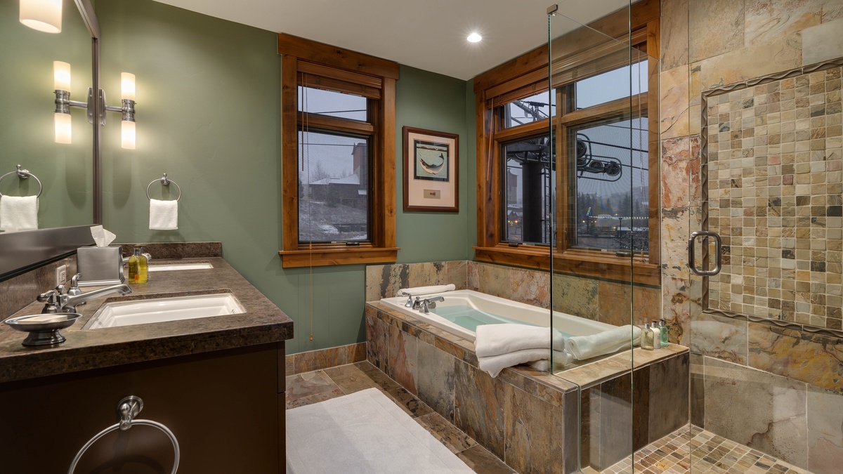 Bedroom 2, Main Level - King ensuite