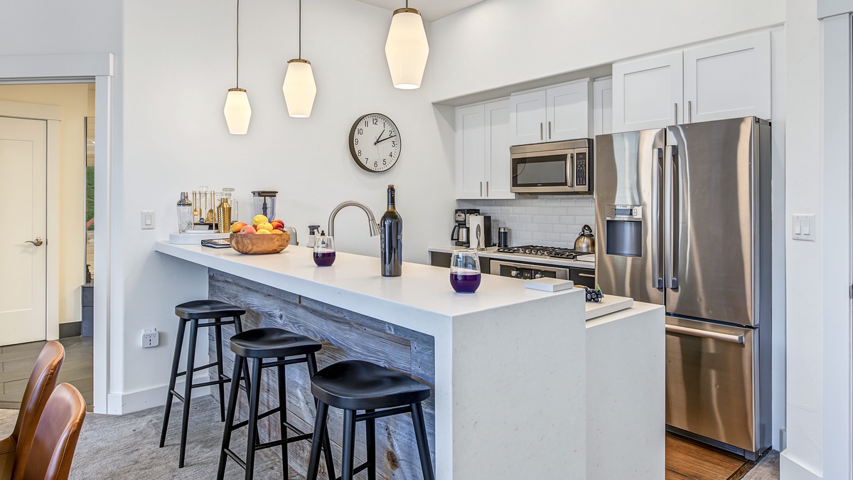 Kitchen, Main Level - Breakfast bar seating