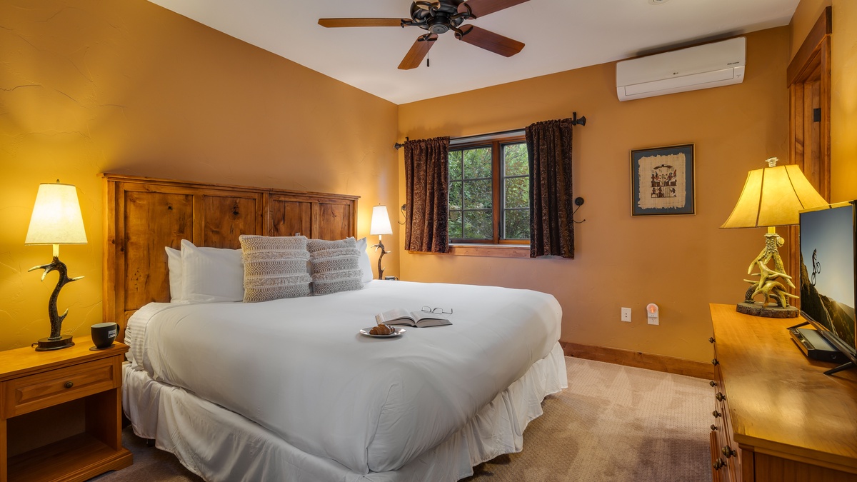 King suite 2 on main level. May be split into 2 XL twin beds