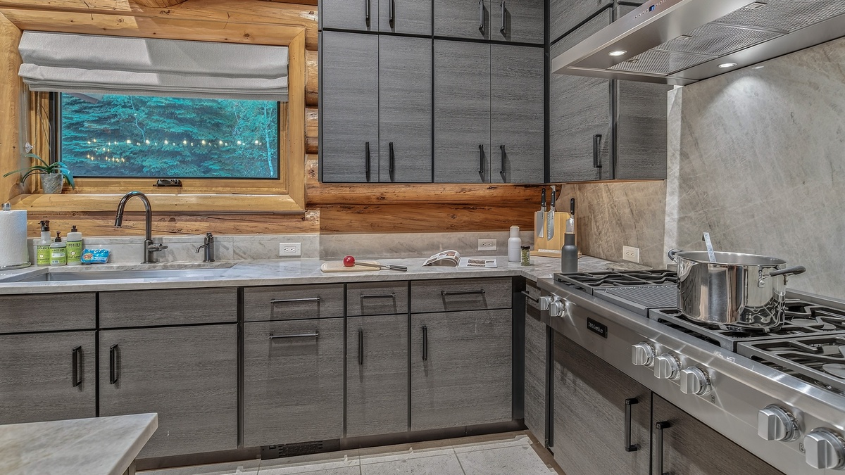 Kitchen, Main Level