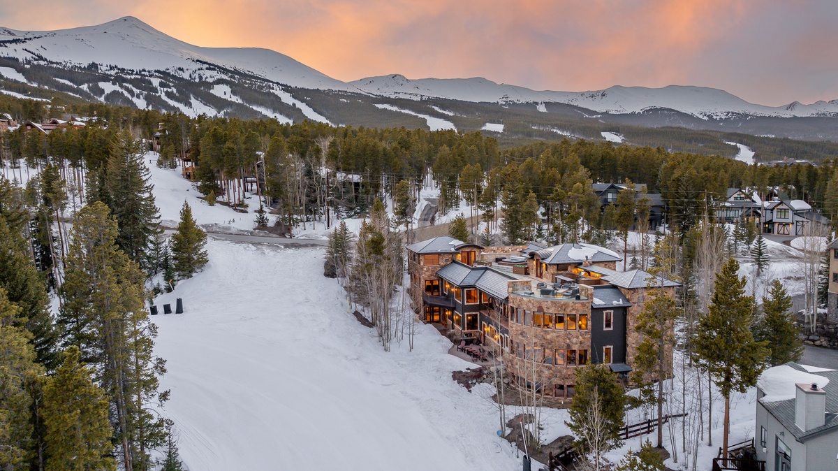 Ski-in/ski-out on the 4 o'clock ski run