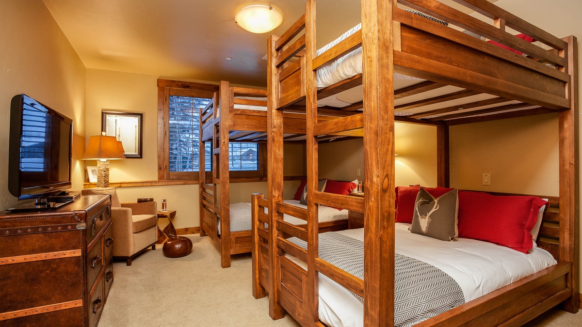 Bunkroom, lower level