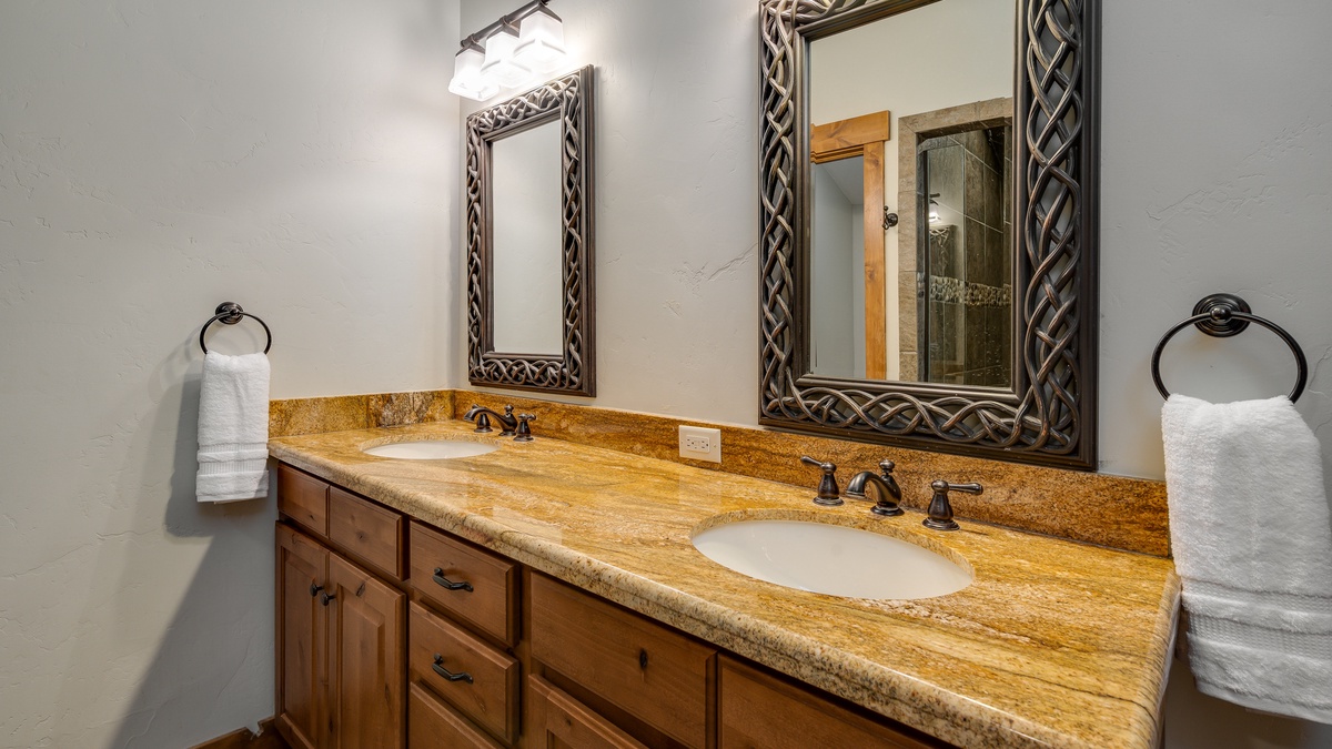 Bedroom 3, Upper Level - Queen suite 1 ensuite, upper level