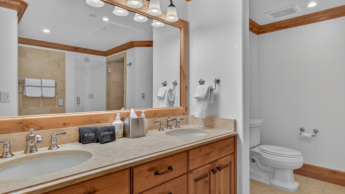 Bedroom 1, Main Level - King ensuite