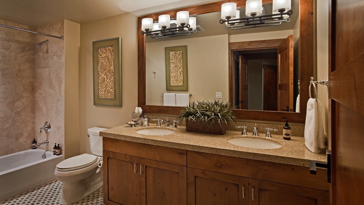 Bedroom 3, Main Level - Ensuite